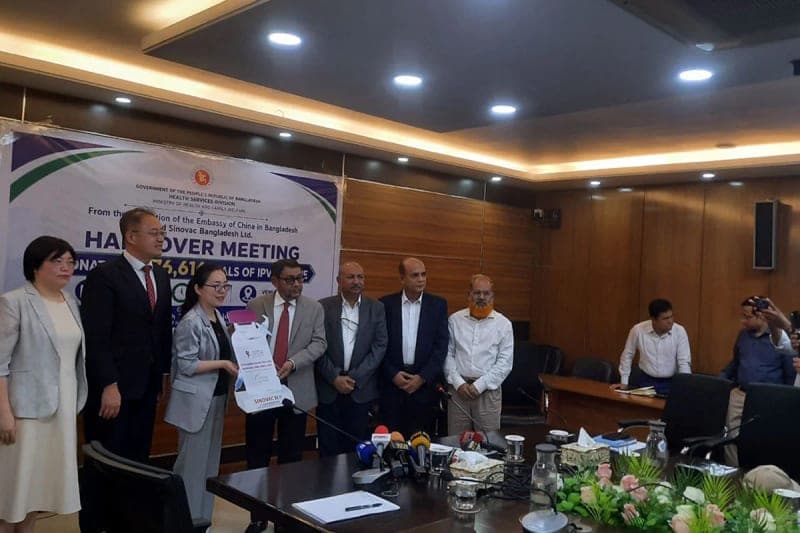 বাংলাদেশকে ৩ লাখ ৮০ হাজার ডোজ পোলিও ভ্যাকসিন দিল চীনা প্রতিষ্ঠান সিনোভ্যাক